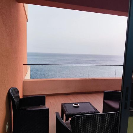 Ocean Mirror Apartment Praia Bagian luar foto