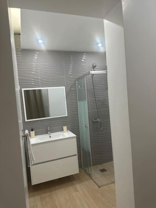 Ocean Mirror Apartment Praia Bagian luar foto
