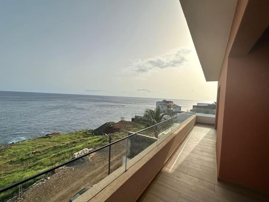 Ocean Mirror Apartment Praia Bagian luar foto