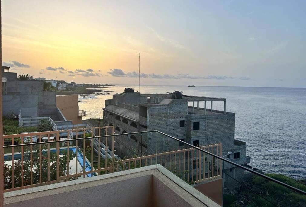 Ocean Mirror Apartment Praia Bagian luar foto