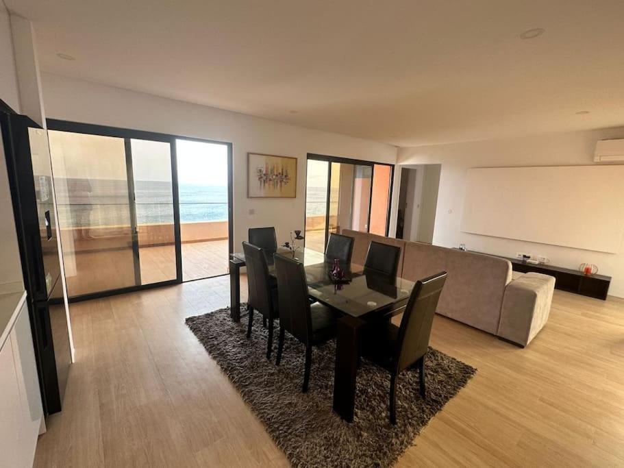 Ocean Mirror Apartment Praia Bagian luar foto