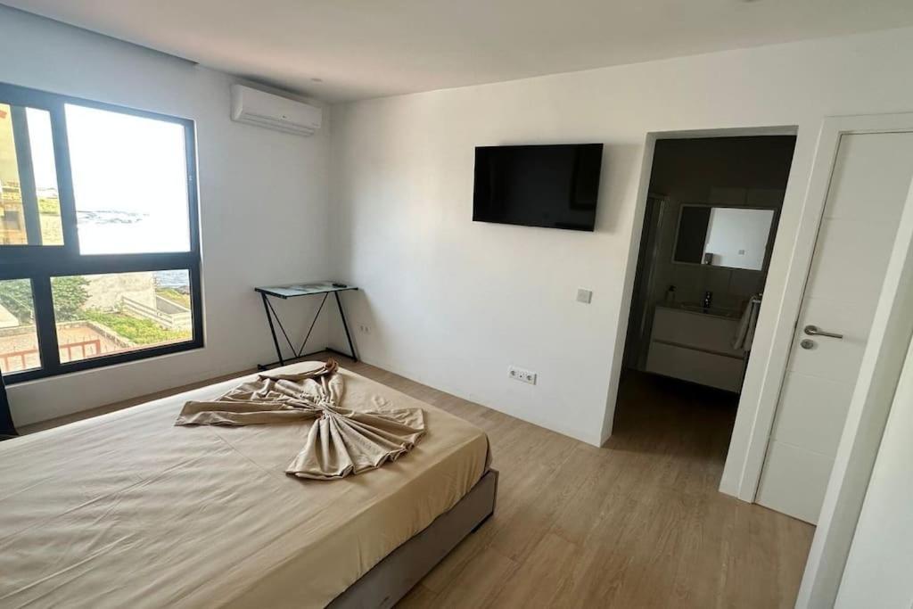 Ocean Mirror Apartment Praia Bagian luar foto