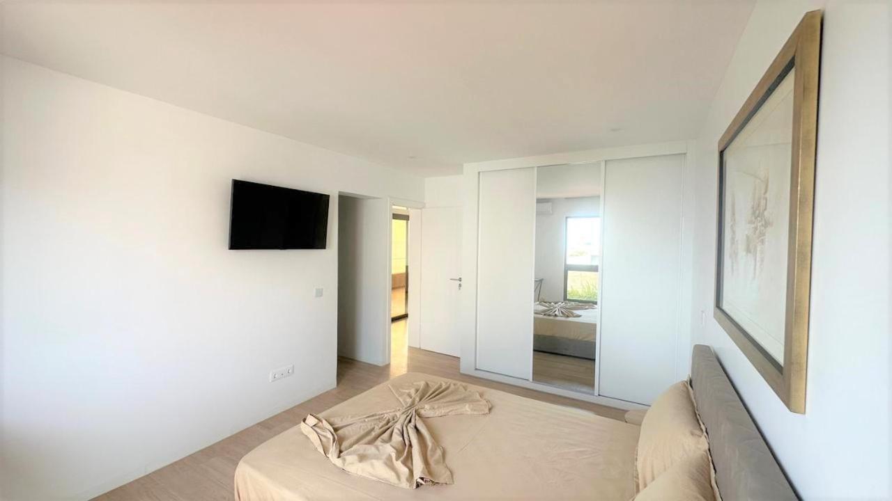 Ocean Mirror Apartment Praia Bagian luar foto