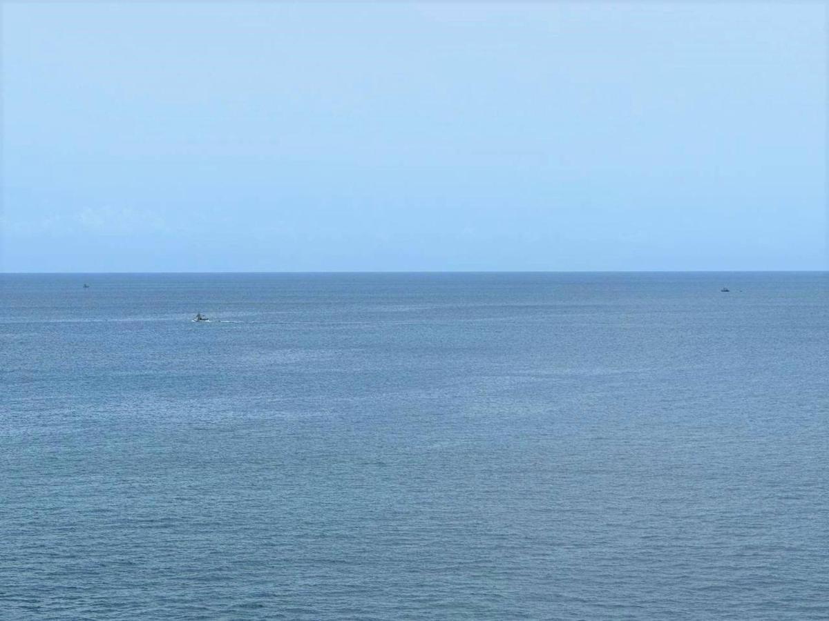 Ocean Mirror Apartment Praia Bagian luar foto