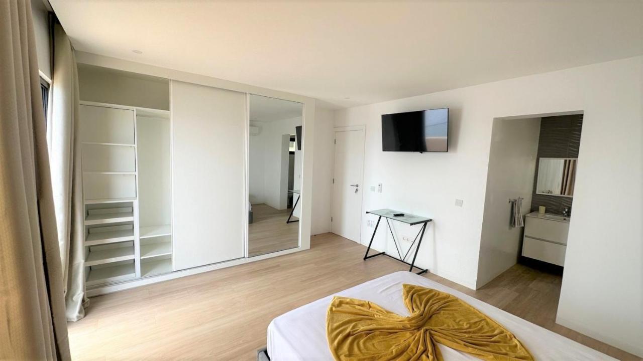 Ocean Mirror Apartment Praia Bagian luar foto