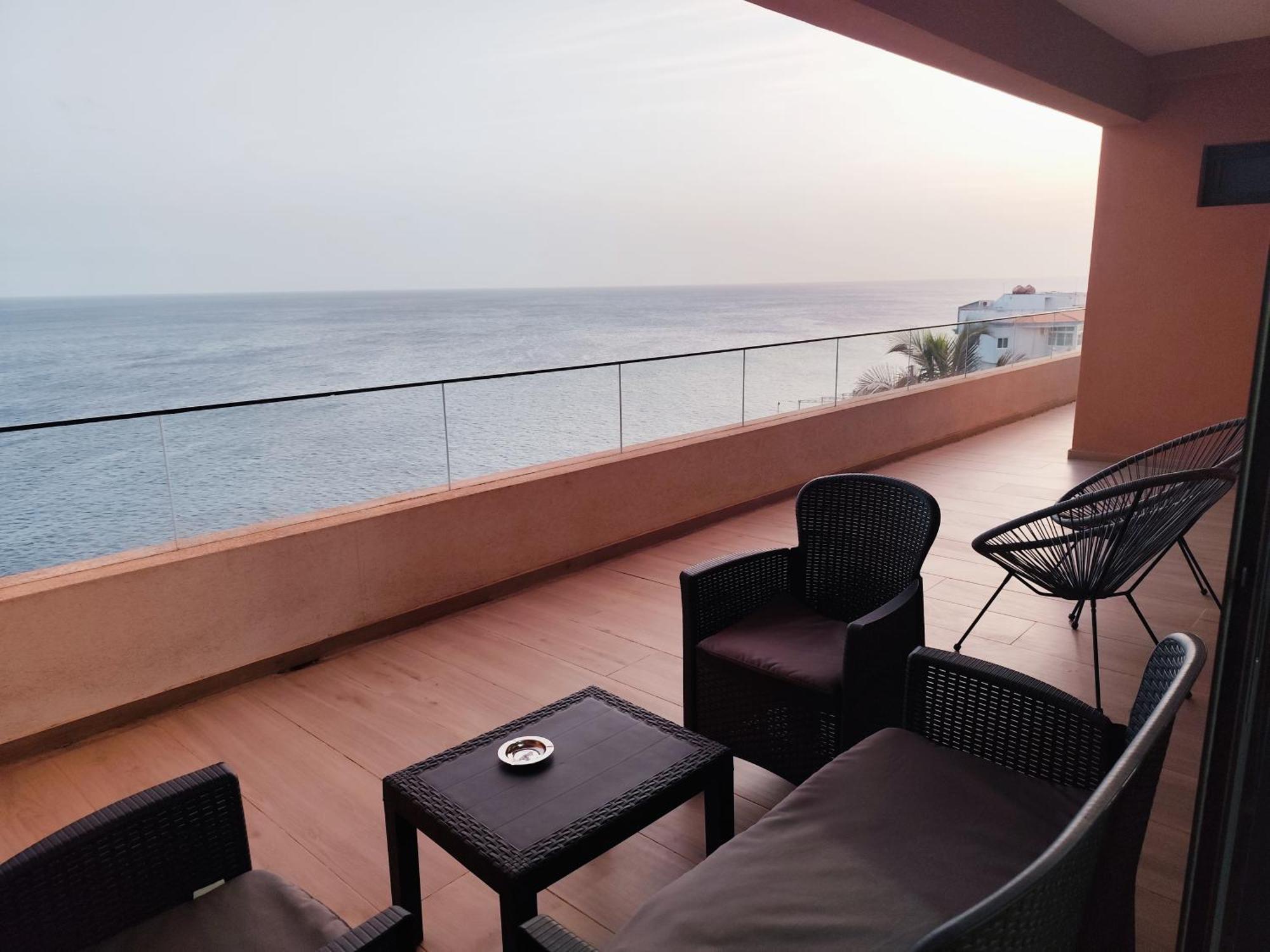 Ocean Mirror Apartment Praia Bagian luar foto