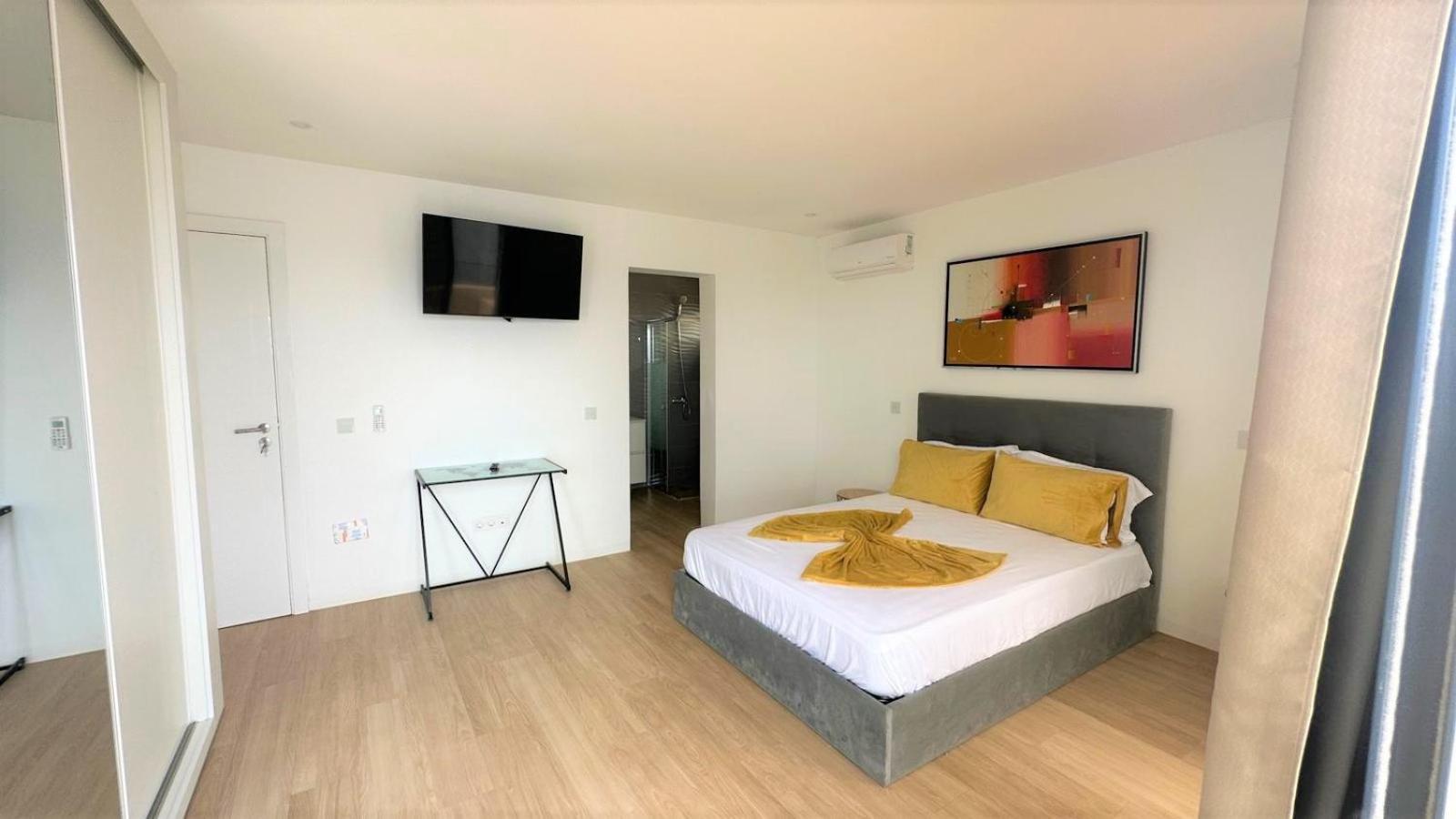 Ocean Mirror Apartment Praia Bagian luar foto